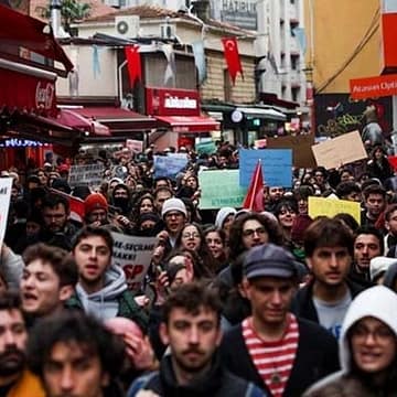 154136763-7 Büyüyen Avlunun Mahkumları: Z Kuşağı