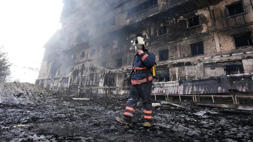 115 Küresel Riskler Raporu, Yanan Bir Otel ve Muhafazakar Ahlakın Çöküşü